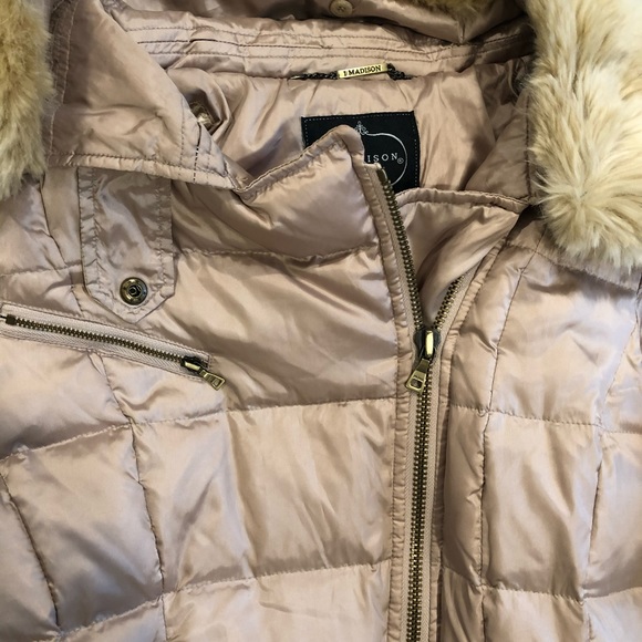 Maddison down puffer Coat/jacket For Women - Quilted Winter Coat w/Faux Fur Hood - Picture 4 of 5